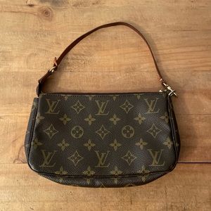 [Louis Vuitton] Monogrammed Pochette Handbag
